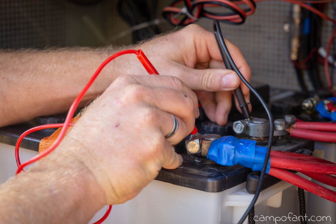 Batteriespannung prüfen