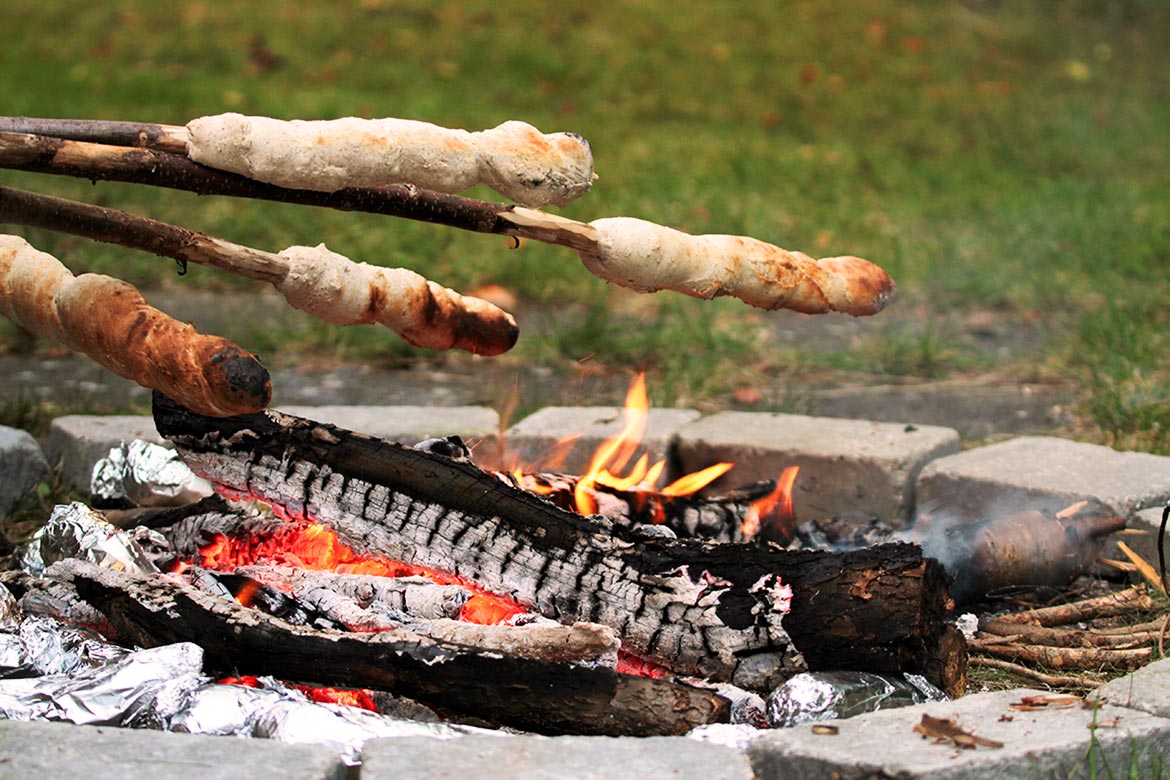 Stockbrot Rezept herzhaft und süß