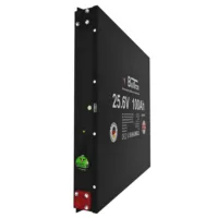BullTron 100Ah Slim 24V schmale LiFePO4 Seitenansicht mit on-off schalter und Bluetooth-Dongle