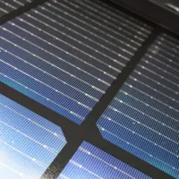 Detailaufnahme der Solarzellen im DAH Modul – kristalline Zellstruktur mit Anti-Reflex-Beschichtung