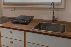 Induktionskochfeld im Wohnmobil mit Strom kochen,