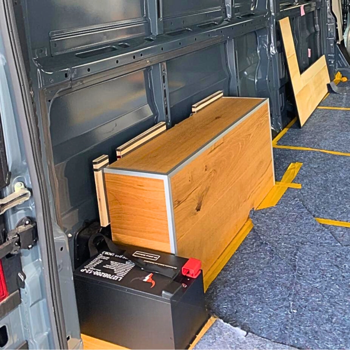 Wohnmobil Werkstatt Einbau Wechselrichter Batterien