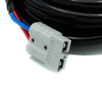 Detailansicht des Anderson-Steckers am WATTSTUNDE Verlängerungskabel 2 × 4 mm² für Solartaschen